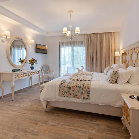 Delfina Boutique 4*