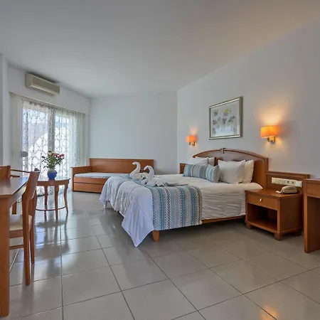 Delfina Boutique Aparthotel 4*